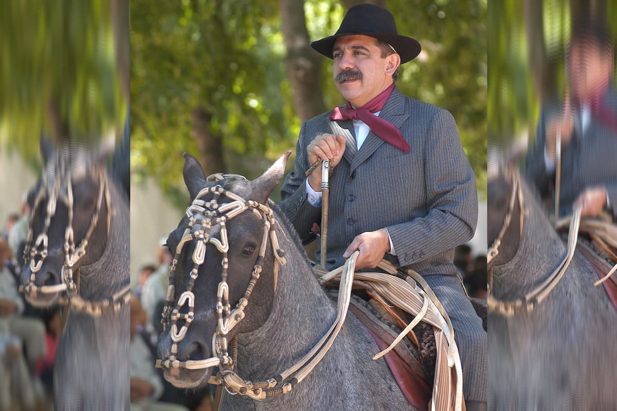 Aníbal Fernández se vistió de paisano para celebrar el Día de la Tradición
