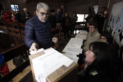 Aníbal Fernández votó en Pinamar.