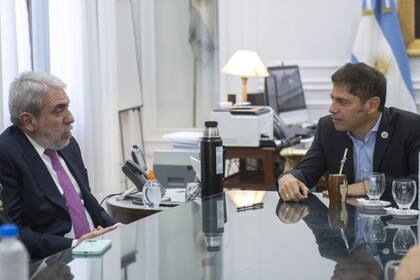 Aníbal Fernández y Axel Kicillof, durante un encuentro de gestión en 2022, en La Plata