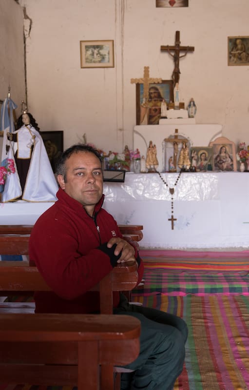 Aníbal Montesino en la capilla de Achango.