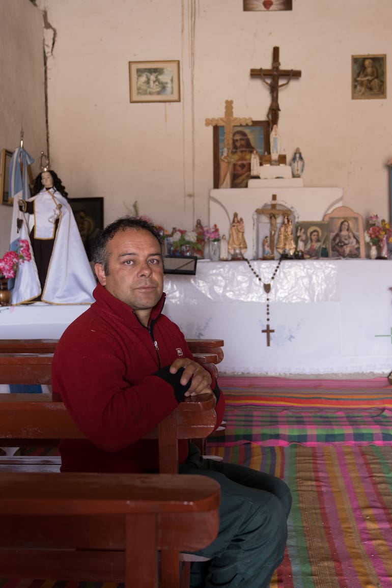 Aníbal Montesino en la capilla de Achango.
