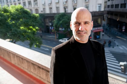 Aníbal Pérez-Liñán es doctor en Ciencias Políticas y Asuntos Internacionales por la Universidad de Notre Dame, en Estados Unidos, donde también es profesor e investigador