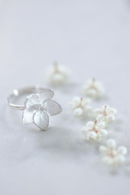 Anillo 'Cherry Blossom' de Septiembre.