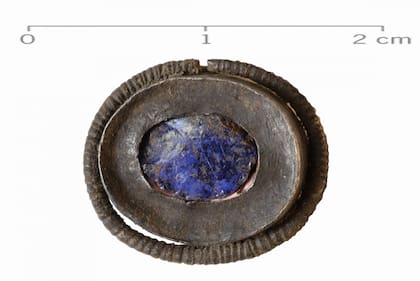 Anillo de plata y vidrio (Inrap / Philippe Haut)