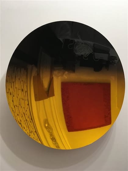 ANISH KAPOOR (2016). Espejo (negro a dorado pagano), Kukje Gallery