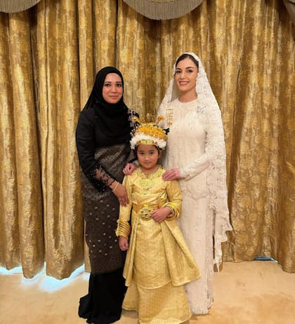 Anisha Isa con su hermana y su sobrina Maryam.