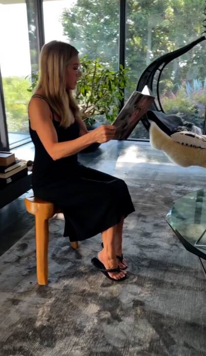Aniston confesó que le leía cuentos a sus perros