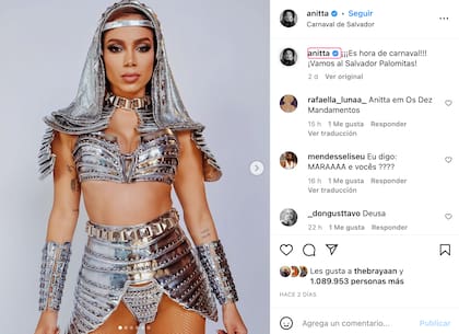 Anitta lució un traje plateado en el carnaval de Brasil