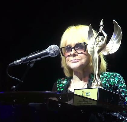 Ann-Margret recibe el premio Leyenda viviente, entregado por la organización Women's Image Network