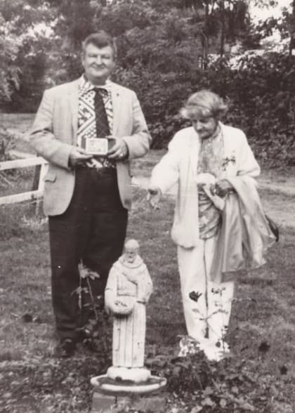 Anna Anderson junto a Jack Manahan, el profesor estadounidense con quien se casó en 1968