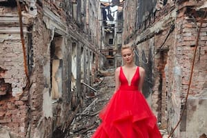 Anna Episheva esperó por mucho tiempo el día de su graduación, pero la guerra en Ucrania la obligó a vivir su día soñado en ruinas