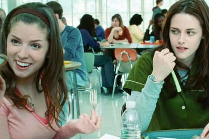 Anna Kendrick y Kristen Stewart en Crepúsculo; la actriz de Notas perfectas calificó al rodaje como una experiencia "traumática"