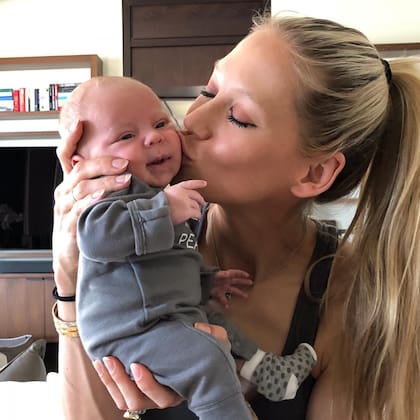 Anna Kournikova junto a uno de sus mellizos (Crédito: Instagram/@annakournikova)
