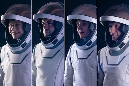 Anna Menon, Jared Isaacman, Sarah Gillis y Kidd Poteet, los astronautas no profesionales que participaron de la primera caminata espacial comercial.