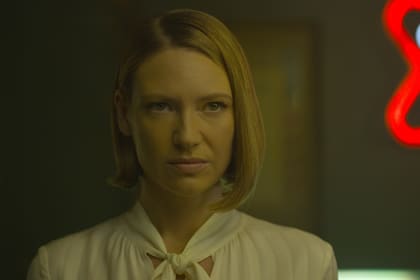 Torv como la doctora Wendy Carr en la serie policial creada por David Fincher