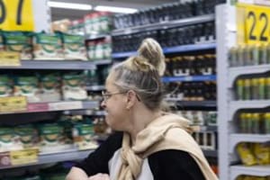 Annabel Ilarraz persiguió a un fotógrafo hasta adentro de un supermercado con un cuchillo en la mano
