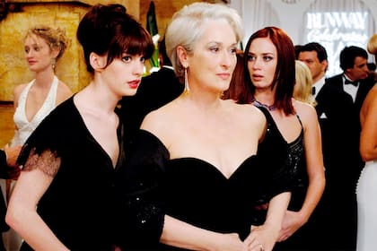 Anne Hathaway, Meryl Streep y Emily Blunt, protagonistas de la recordada El diablo viste a la moda.