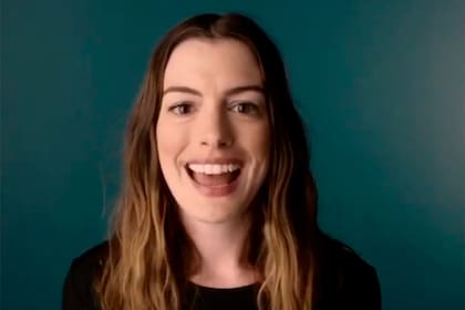Anne Hathaway participó en el desafío con una alusión a su personaje de Mía Thermópolis, de Diario de una princesa
