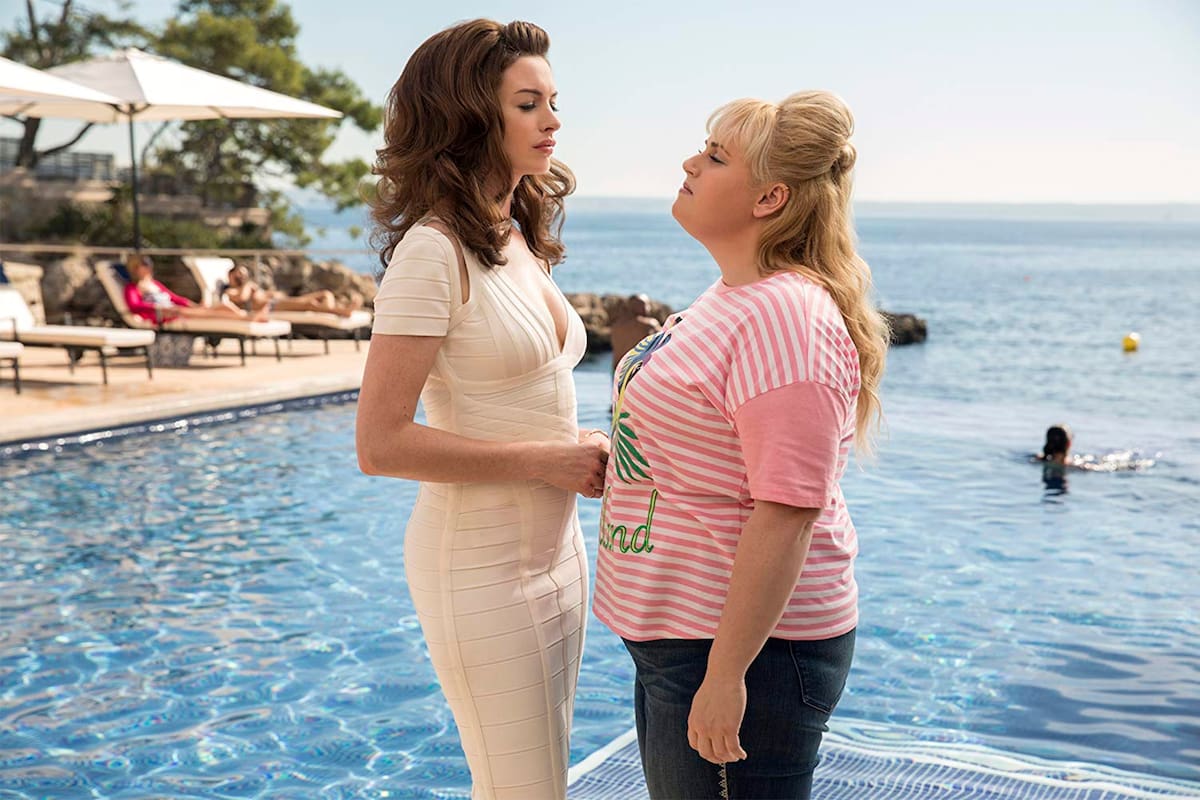 Anne Hathaway y Rebel Wilson fueron nominadas por su labor en Maestras del engaño