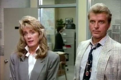 Anne-Marie Martin y David Rasche, la pareja perfecta de Sledge Hammer
