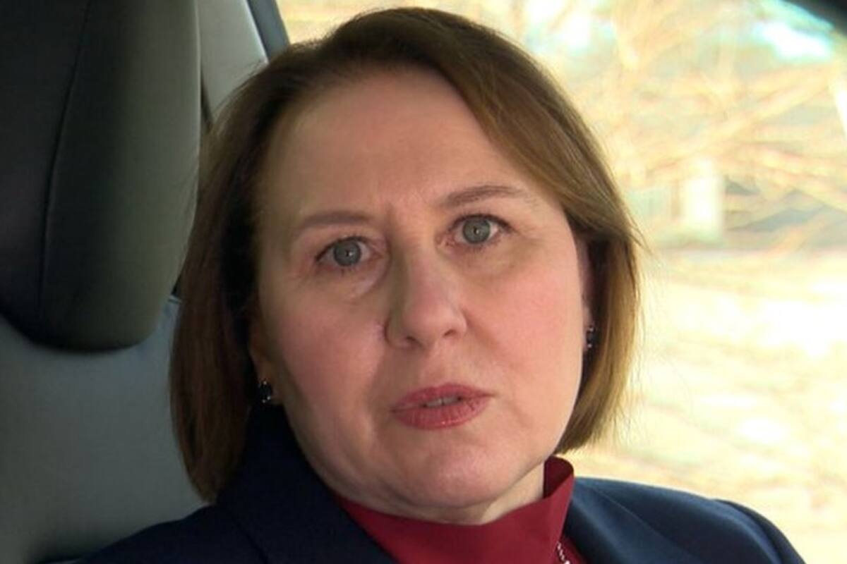 Anne Marie Squeo dice que conducir su Tesla le da vergüenza.