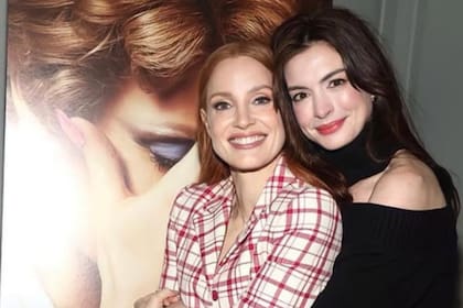 Anne y Jessica deslumbraron en la Semana de la Moda (Foto: Instagram @annehathaway)