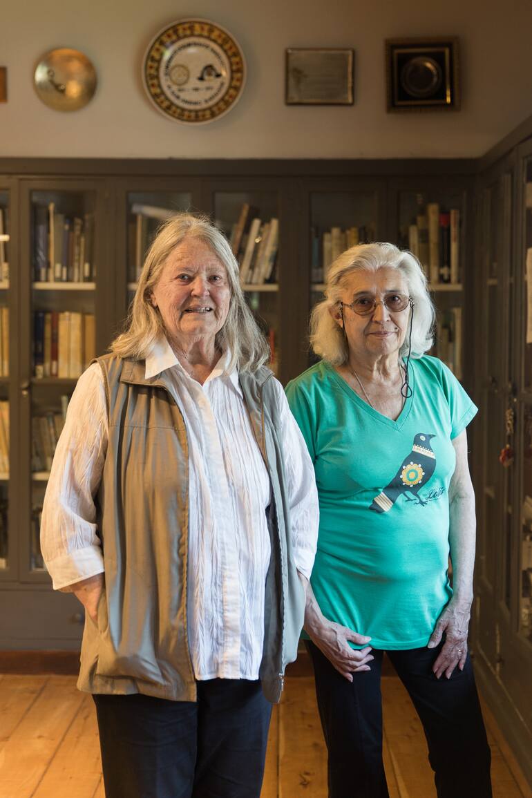 Annelise de De la Cruz y María Angélica “Perica” Urtubey de Alder.