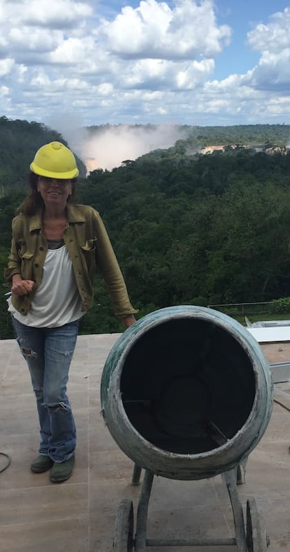 Año 2018, Bazán en una recorrida de obra por el hotel