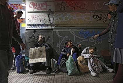 Anoche, Alejandro, Gladys y Antonella estaban sorprendidos por las donaciones recibidas