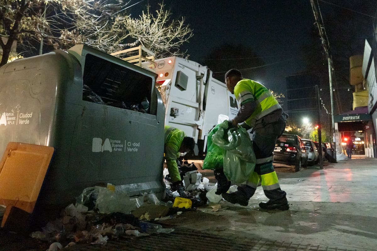 Anoche, el gobierno porteño desplegó un operativo de limpieza para contrarrestar el impacto de la medida de fuerza sindical