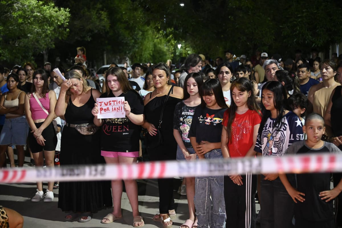 Anoche hubo una marcha al frente del colegio donde ocurrió el ataque