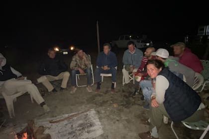 Anoche, los hermanos Etchevehere en el campamento junto a un grupo de productores