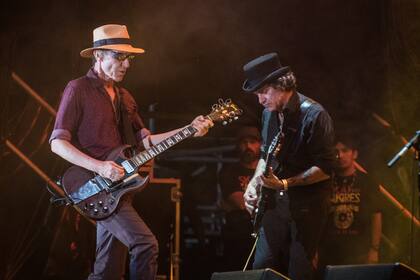 Skay mano a mano con Coleman durante su presentación en el Cosquín Rock. Fuente: RollingStone -Agustín Dusserre.
