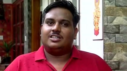 Anoop dice que su familia ha estado mudándose de casa para escapar la atención pública