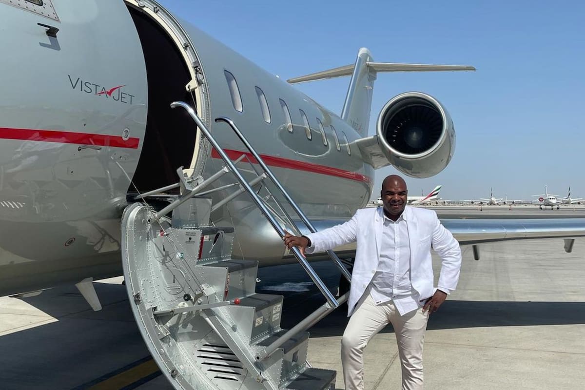 Años atrás, Jeremie Davinci aconsejó invertir un dólar en Bitcoin. En la actualidad, disfruta del resultado de esa inversión y vive rodeado de lujos y comodidades