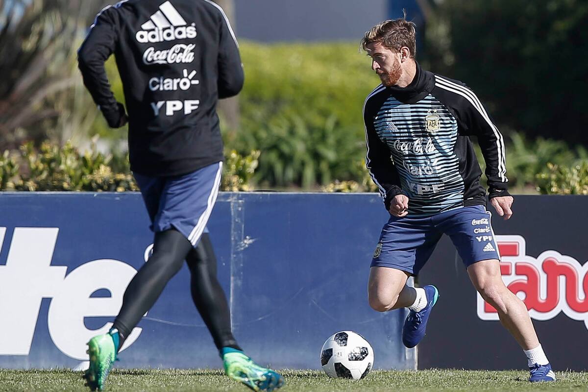 Ansaldi entrenando en el preio de AFA