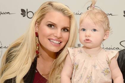 Ansiosa esperando el segundo bebé. Jessica Simpson, junto a su hija Maxwell.