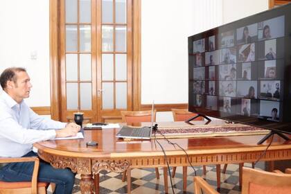 Ante el avance del coronavirus, el gobernador Gutiérrez anticipó sus medidas por videoconferencia a los intendentes de la provincia