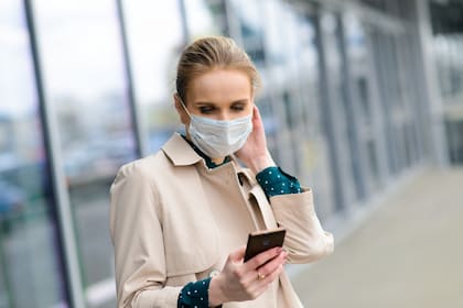 Ante el uso extensivo de mascarillas por la pandemia de coronavirus covid-19, los sistemas de reconocimiento facial tuvieron que realizar cambios y Apple lanzó iOS !3.5, una actualización que busca acelerar el proceso de identificación del usuario