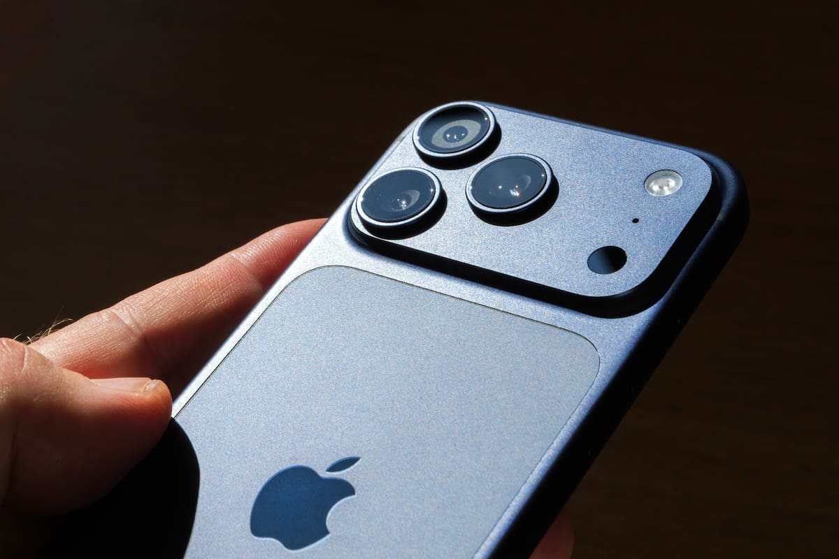 Ante la falta de chips de memoria de sus proveedores tradicionales, Apple está probando partes chinas, algo que el gobierno de Donald Trump no aprueba
