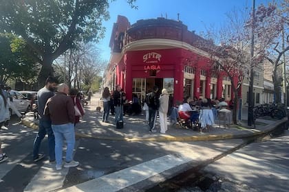 Ante la gran demanda del local en Chacarita, Tita La Vedette abrió sus puertas también en Paternal