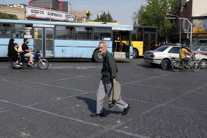 Ante ola de calor, anuncian suspensión de actividades en capital de Irán y su provincia circundante