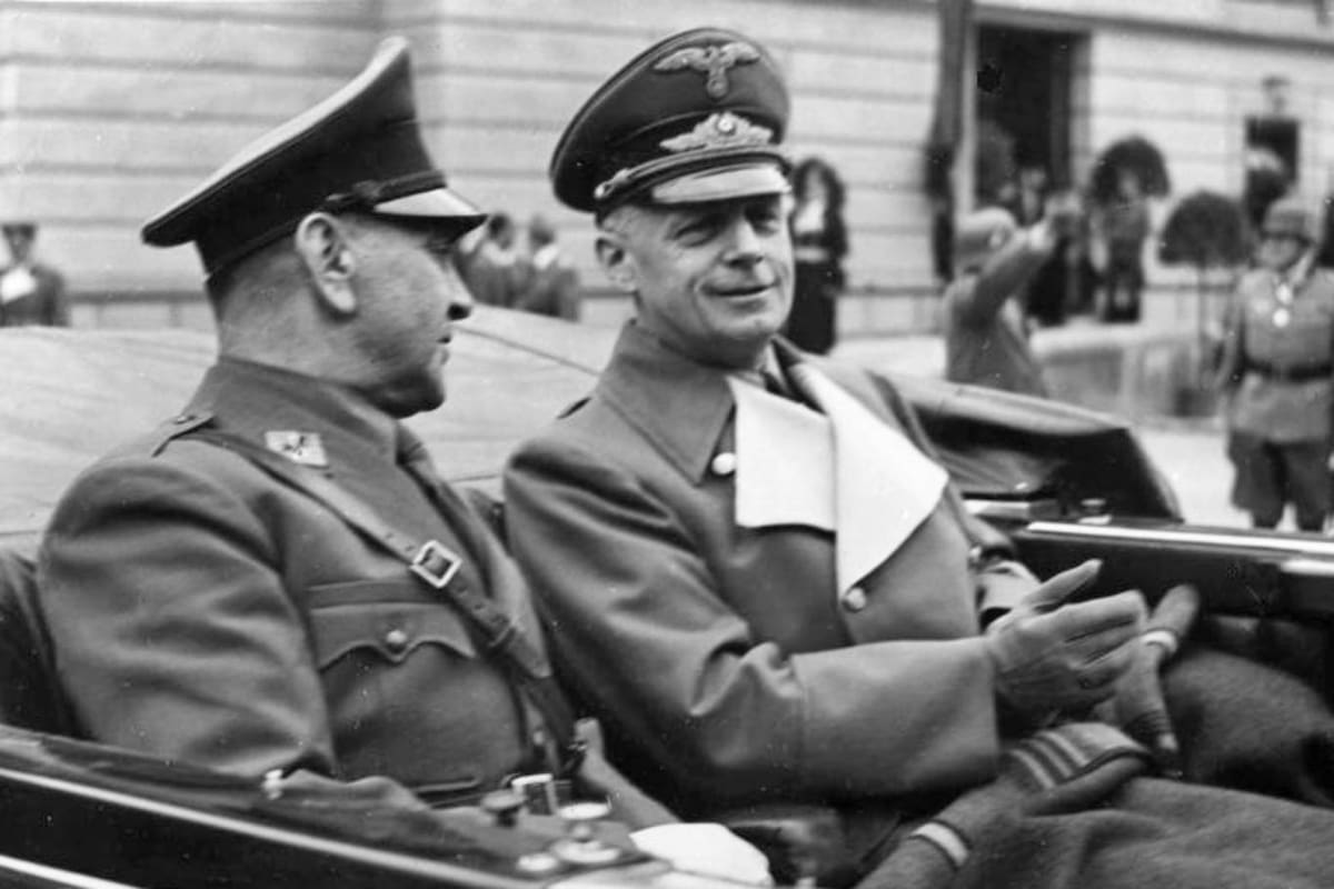 Un grupo de ustachas, el violento brazo armado del Estado Independinte de Croacia dirigido por Ante Pavelic, despliega su crueldad ante una de sus víctimas; se calcula que el régimen de Pavelic asesinó entre 500.000 y un millón de personas, entre serbios, judíos y gitanos