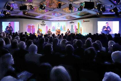 Ante un auditorio colmado, desarrolladores, brokers, economistas, banqueros y funcionarios analizaron el impacto de la crisis en el sector inmobiliario, pero también destacaron las oportunidades que hay en vivienda, oficinas y retail; el rol de los créditos UVA y qué pasará en 2019