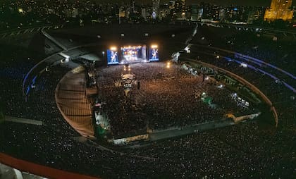 Ante un estadio colmado, Guns N' Roses celebró su regreso a Buenos Aires