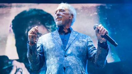 Ante un Luna Park repleto, Tom Jones hizo lo que mejor sabe: entretener