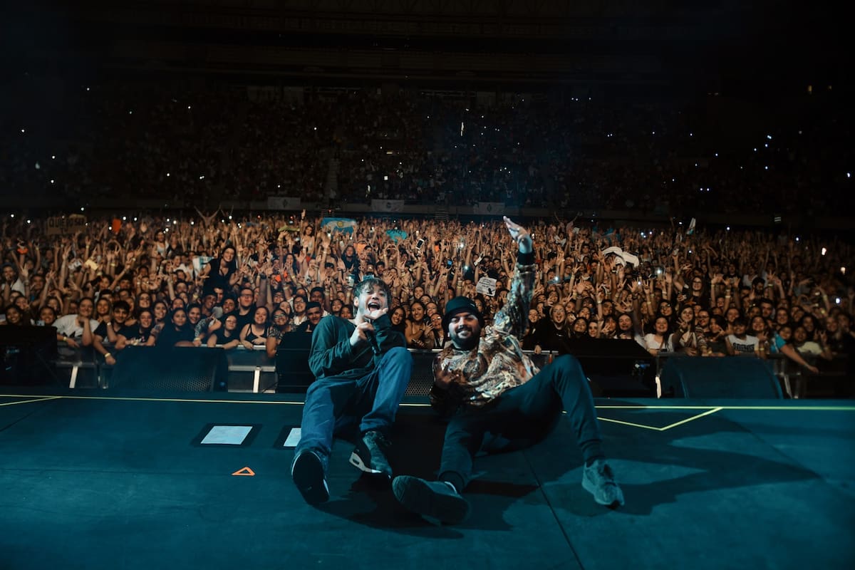 Ante una multitud, el x