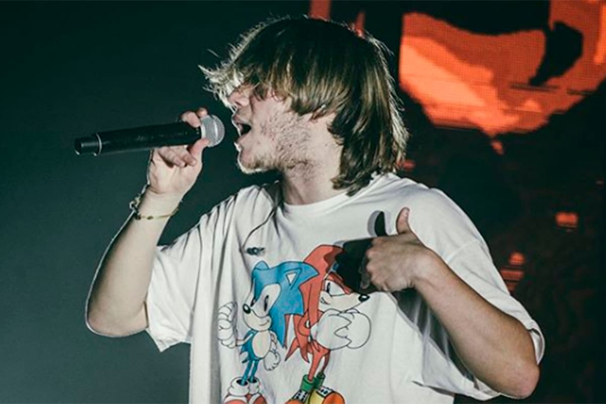 Ante una multitud, el x