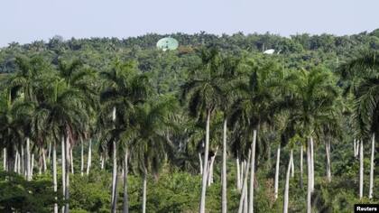 Antenas parabólicas en las cercanías de Bejucal, Cuba