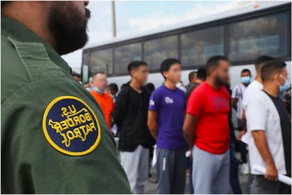 Anteriormente, las deportaciones express solo se aplicaban a personas detenidas dentro de los primeros 14 días de su llegada y a menos de 160 km de la frontera